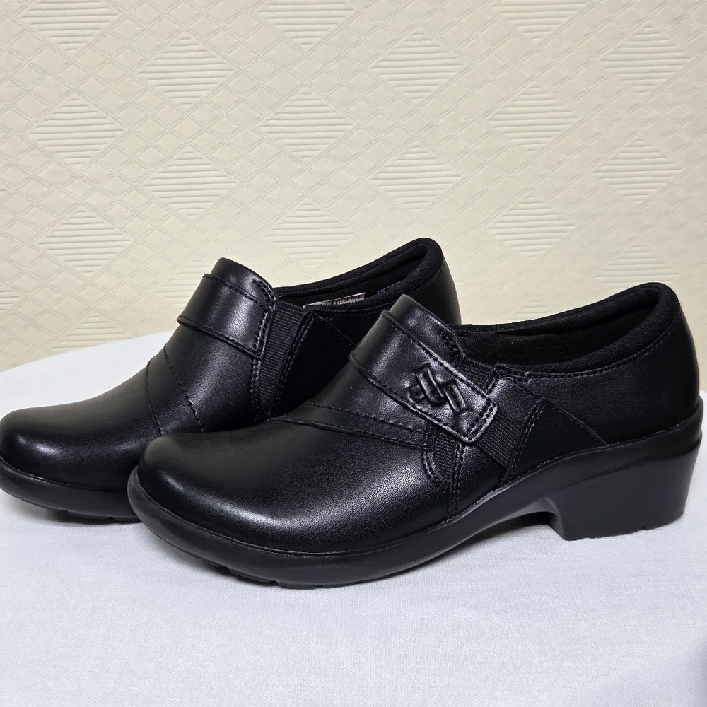 NWOT Clarks Women's Angie Pearl Slip-On Shoes Size-6